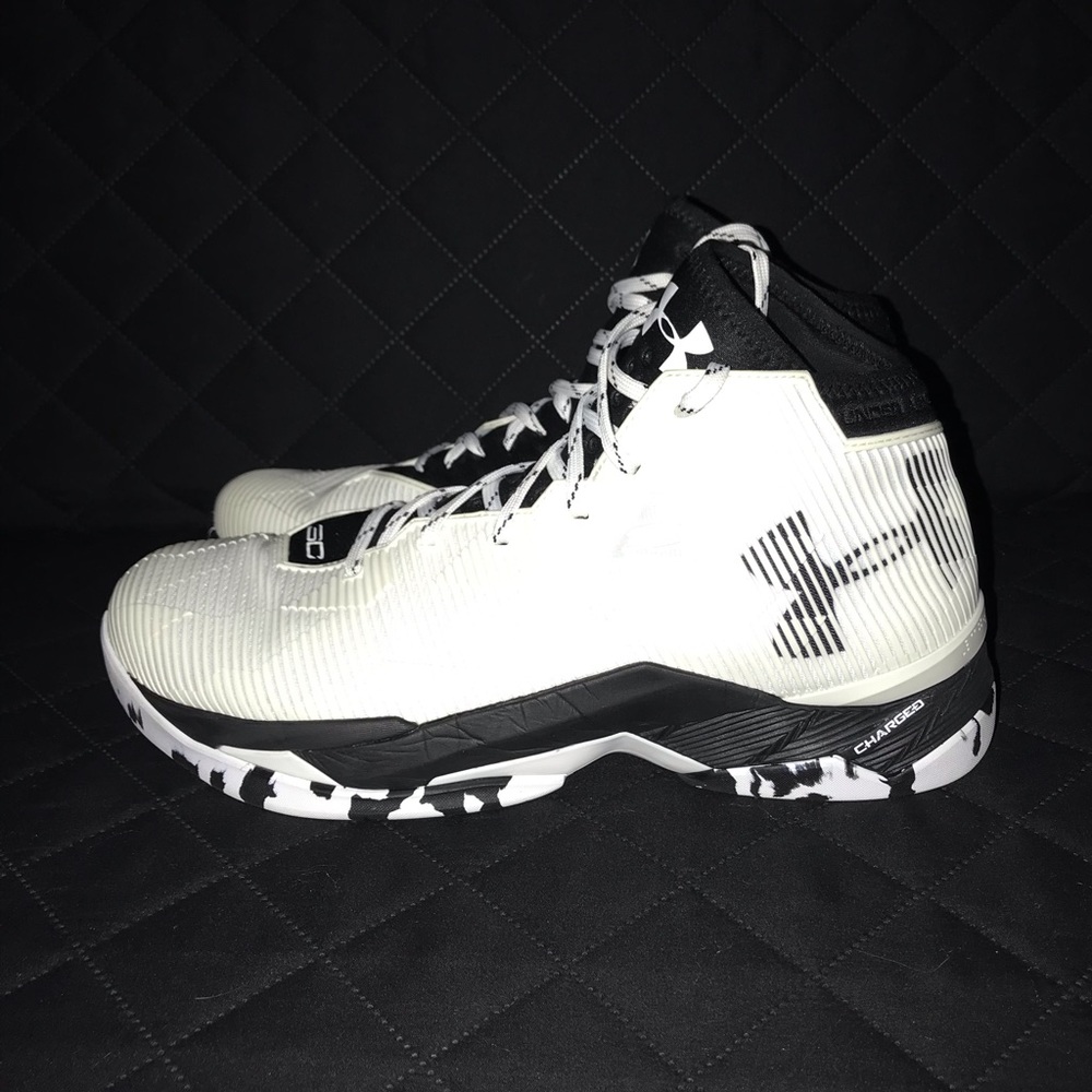 ❗️Under Amour Curry 2.5 “Black & White”❗️
